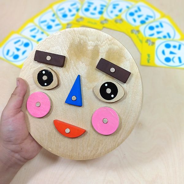 بازی چوبی آموزش احساسات. (مونته سوری)